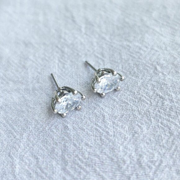 Kendra Scott Cailin Silver Stud Earrings White Crystal NEW - Picture 4 of 4